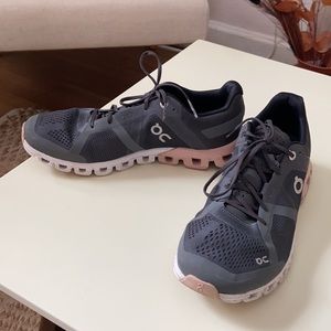 ON Running Cloudflow Shoe - Womens Size 8